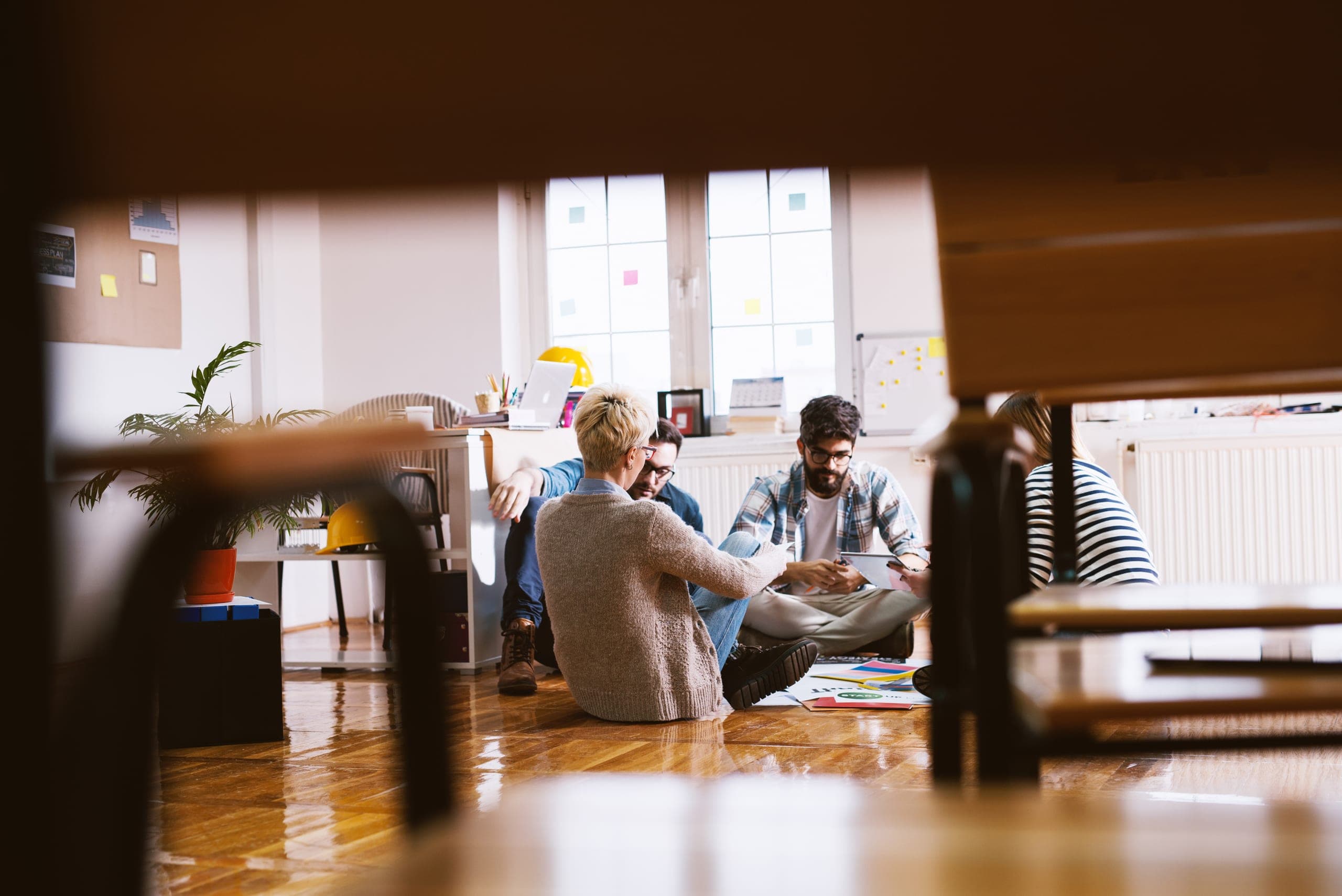 Studierende im Gemeinschaftsraum